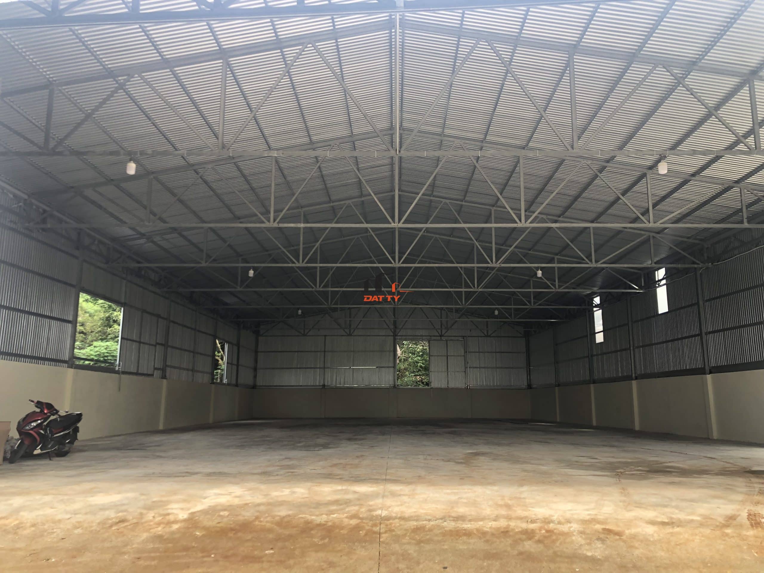 Cho thuê kho rộng 600m² mặt tiền đường Phạm Hùng - sẵn điện 3 pha, giá cực rẻ chỉ 25 triệu đồng/th - Ảnh chính